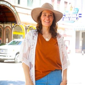 Meet your Posher, Wendy j